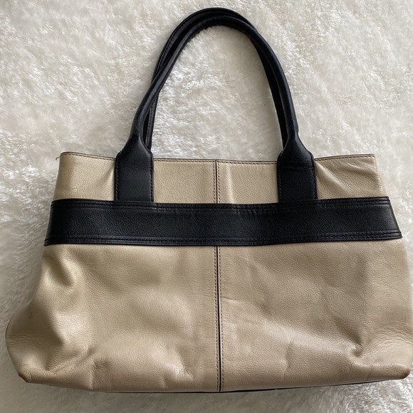 SALE❗️KATE SPADE New York Two Tone Bow Tote: Black and Beige color - Picture 2 of 12